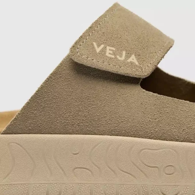 Etna Suede Taupe Almond