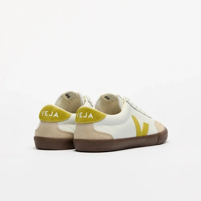Volley Leather White Liquor Bark